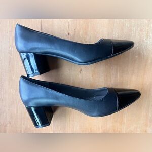 Aerosoles HeelRest black pumps w/ patent leather toe and heel. Cute! Size 8.5M